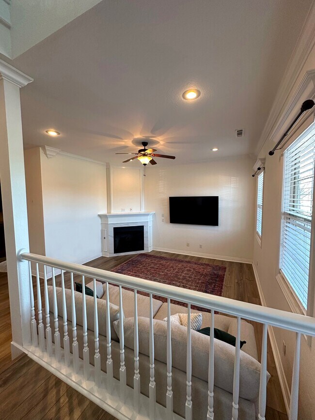 Foto del edificio - 571 N Rupple Rd