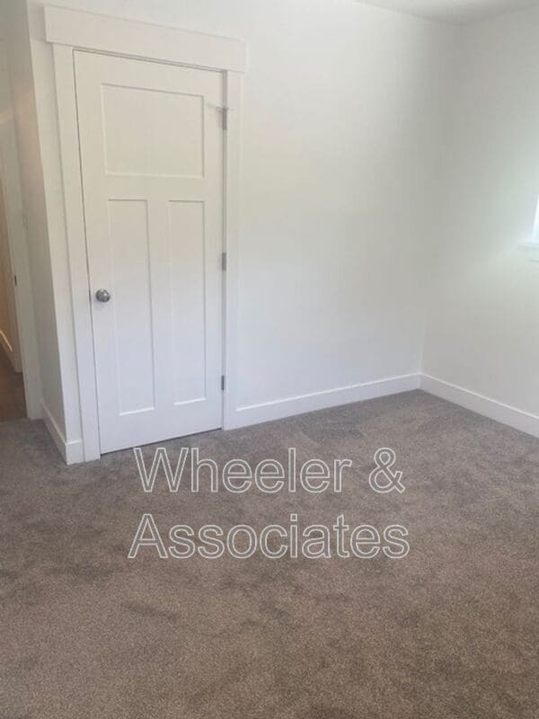 Building Photo - 3718-3718 Brinker Ave