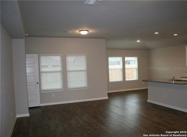 Building Photo - 488 Mallow Dr