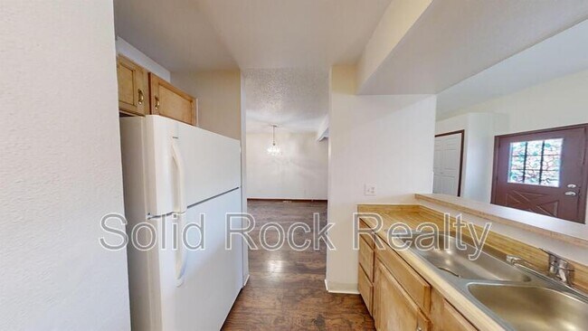 Foto del edificio - 898 London Green Way