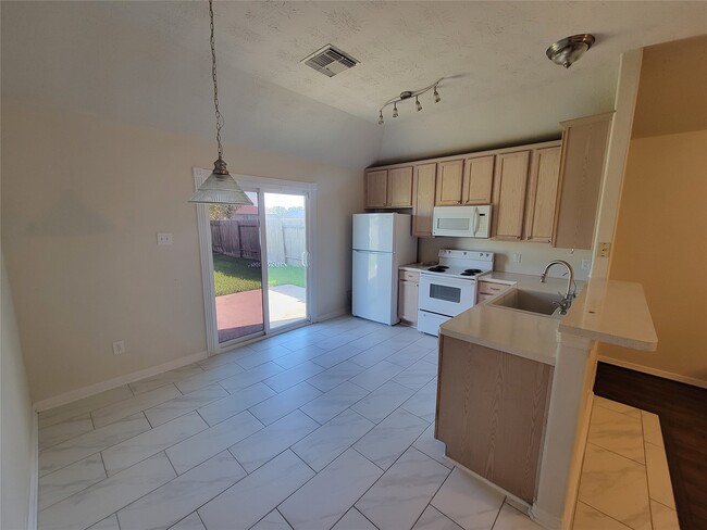 Building Photo - 15010 Sparks Ct