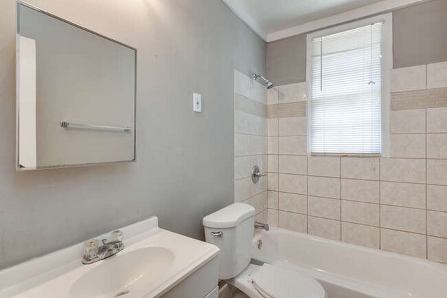 Foto del edificio - 1510 W 15th St