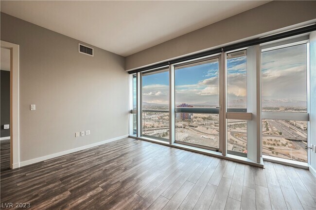 Foto del edificio - 4471 Dean Martin Dr