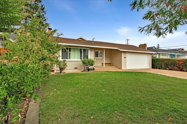 Building Photo - 1535 San Joaquin Ave