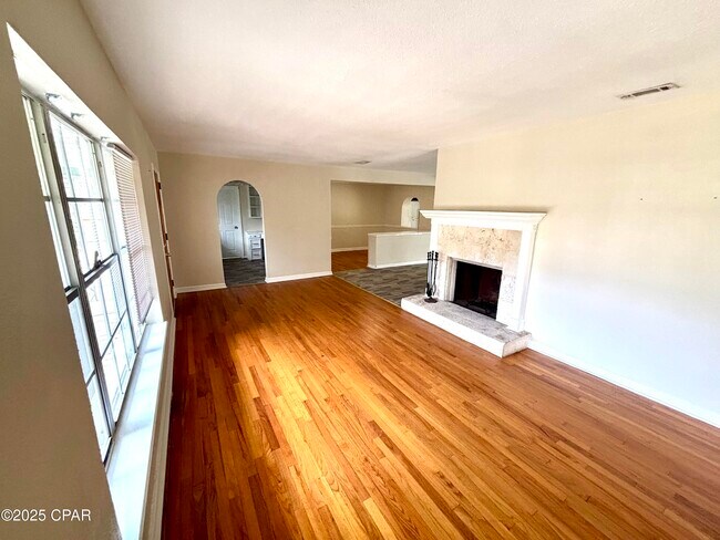 Building Photo - 1206 Buena Vista Blvd