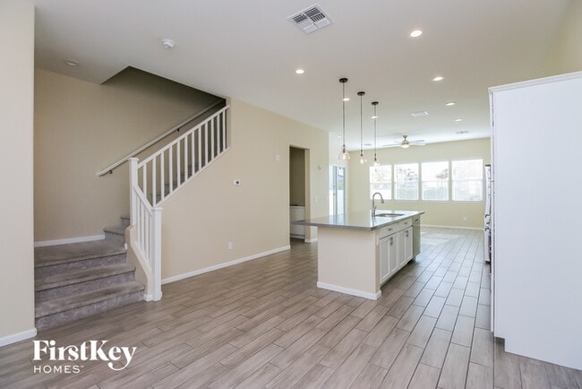 Foto del edificio - 355 N 157th Ln