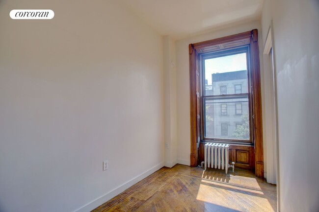 Building Photo - 47 W 84th St