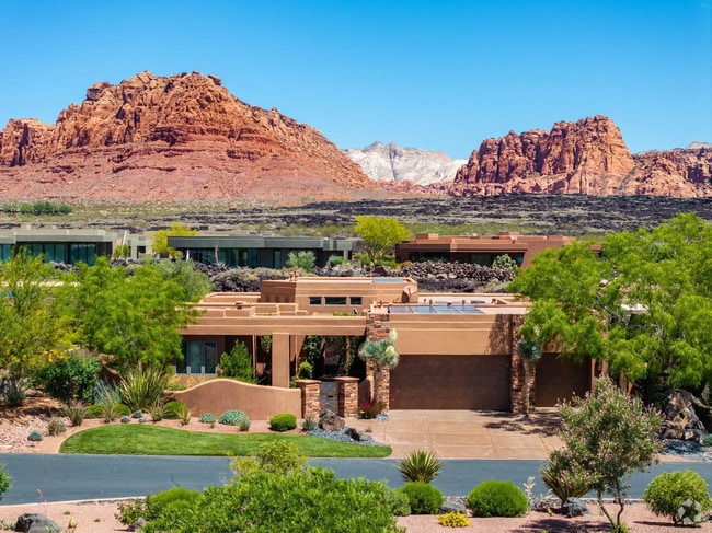 Panoramic Lava and Red-Rock Vista From Your Private Retreat - 1500 E Split Rock Dr
