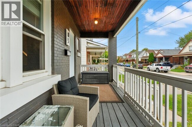 Building Photo - 85 Crosthwaite Ave N