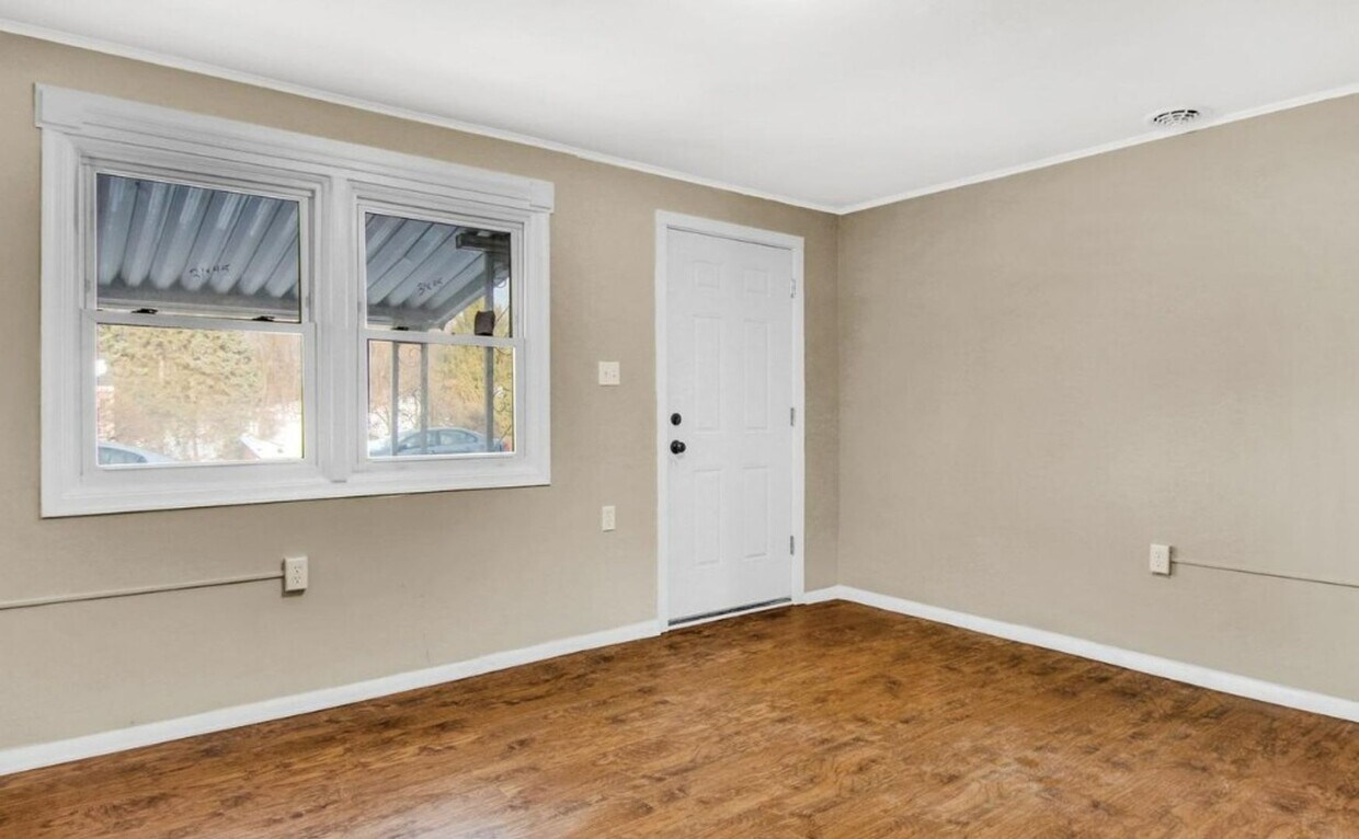 Foto principal - Coming Soon! Charming 2 Bedroom, 1 Bath Ho...
