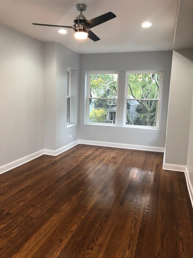 Foto del edificio - 3340 W Berteau Ave