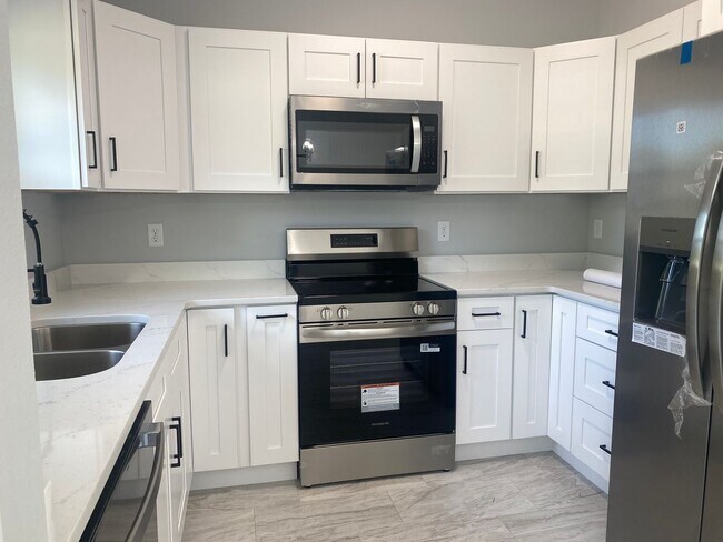 Building Photo - New 3/2 Home in Summerfield!