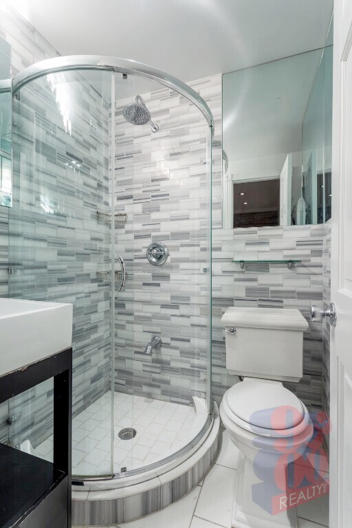 Foto del edificio - 422 E 9th St
