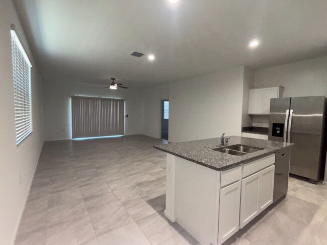 Foto del edificio - 5084 E Umber Rd