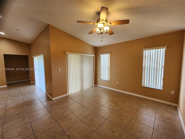 Foto del edificio - 1580 NE 35th Ave