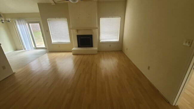 Building Photo - 2609 Hazelwood Pl