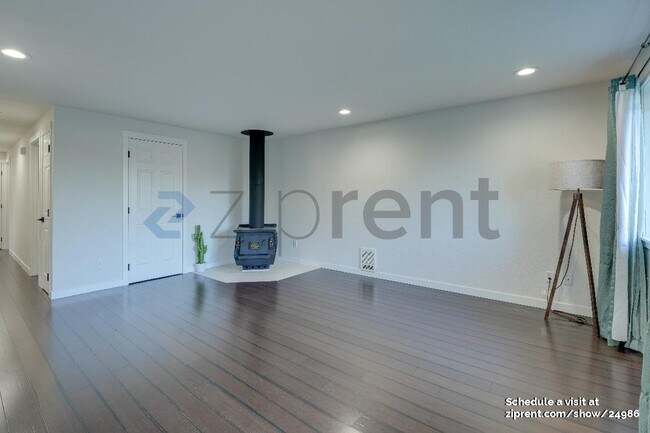 Building Photo - 732 Natalie Pl