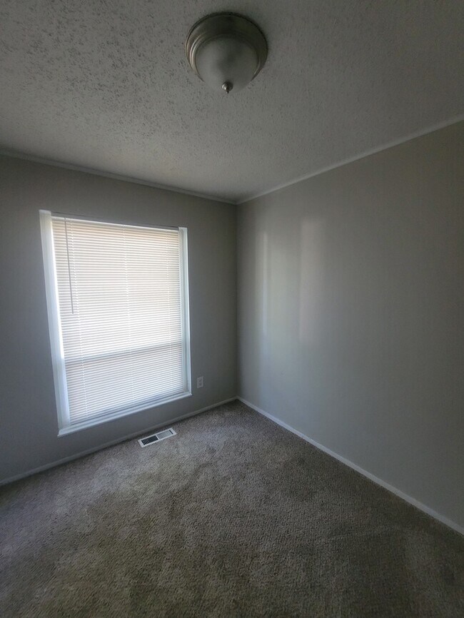Building Photo - 6575 Silver Fox Dr Florissant, MO 63034