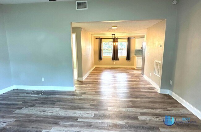 Foto del edificio - 3 Bed 2 Bath Home for Rent in Seminole, FL *Available NOW*