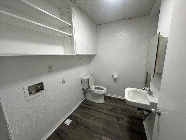 Foto del edificio - 4723 N Loy Lake Rd