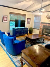 Building Photo - 1072 Valley View Dr