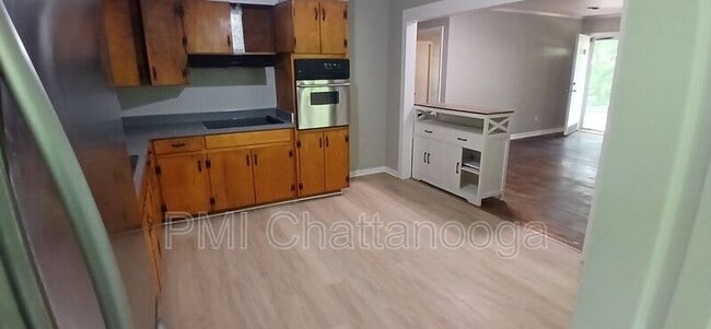 Foto del edificio - 3705 Crestview Pl