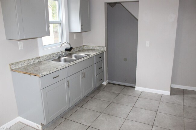 Building Photo - 3 br, 1 bath House - 26904 Dartmouth St