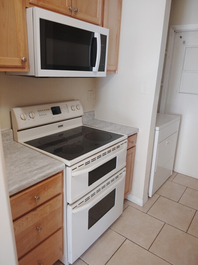 Estufa de cristal - 4507 67th St W