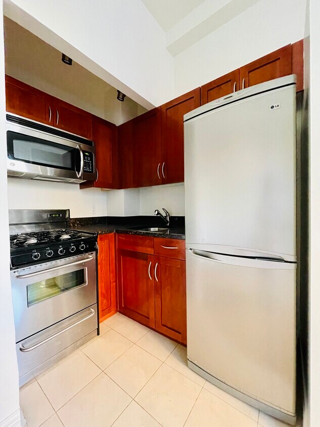 Kitchen - 238 W 71st St