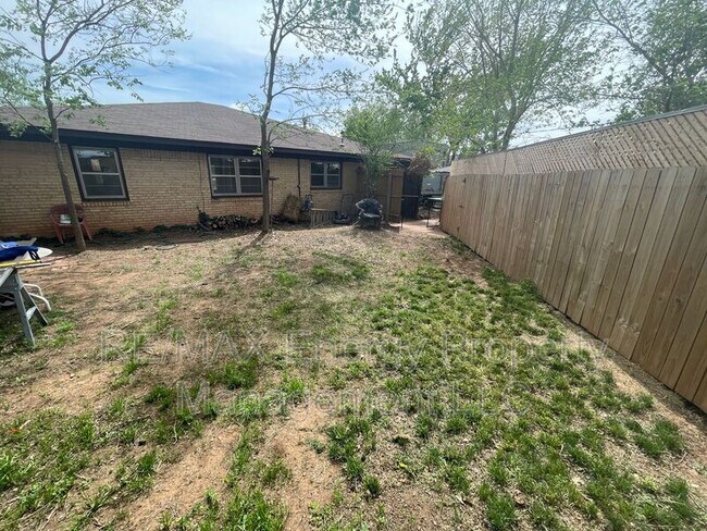 Foto del edificio - 2016 W Noble Ave