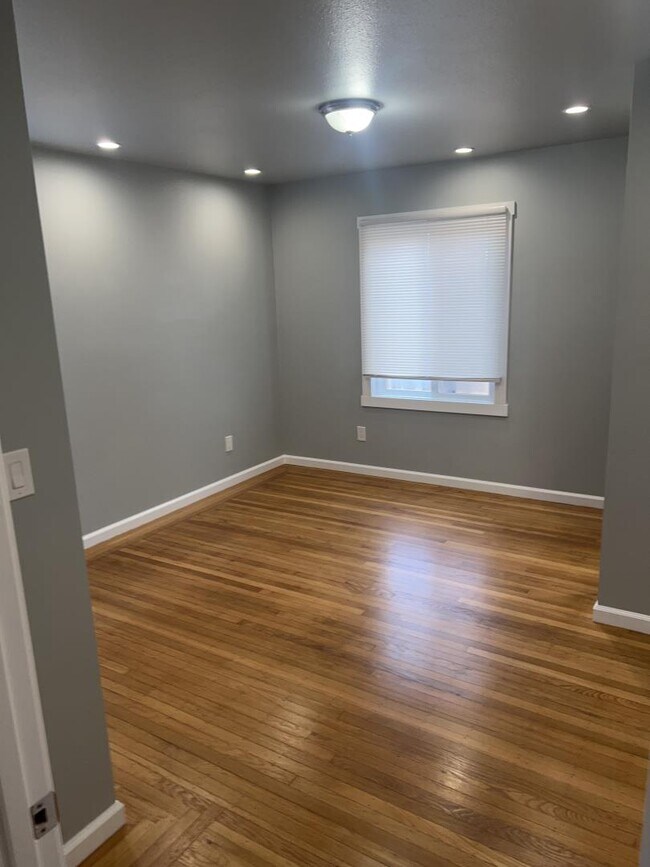 Building Photo - 1113 Rhinette Ave