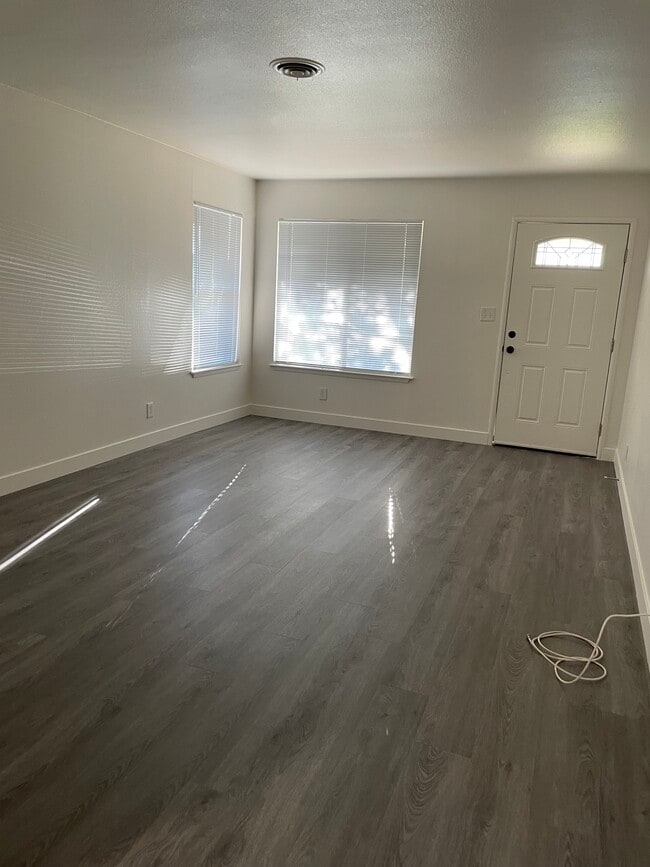 Building Photo - 1098 Wayland Ave