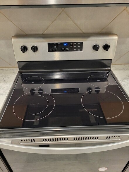 Foto del edificio - 2909 Bluets Dr