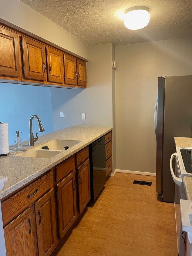 Kitchen - 92 Devonshire Cir