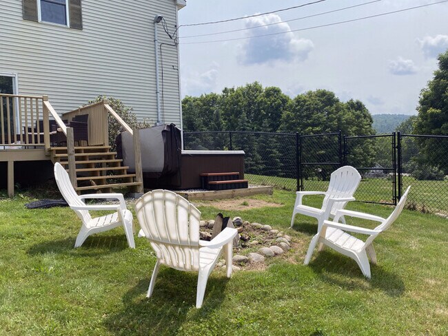 Foto del edificio - 3 BR House: 10 min to Smugglers' Notch w/ ...