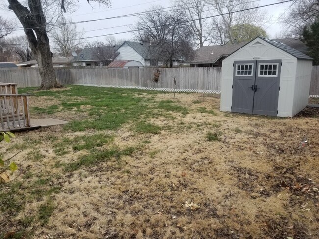 Foto del edificio - 2440 N Riverlawn Dr