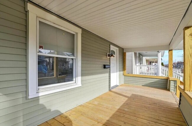 Building Photo - 850 E Whittier St