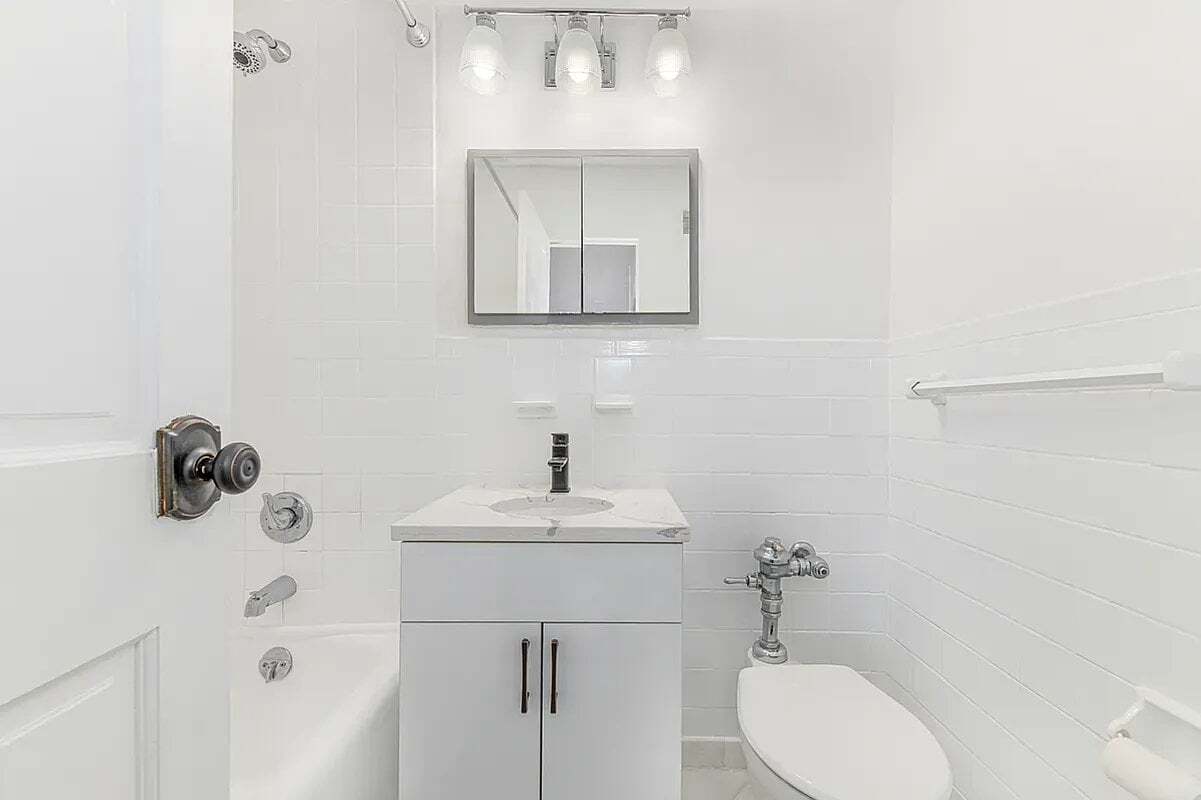 Foto del edificio - 79 W 12th St