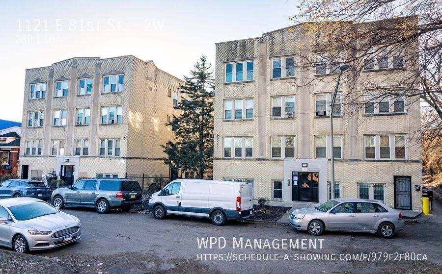 Foto principal - 1121 E 81st St