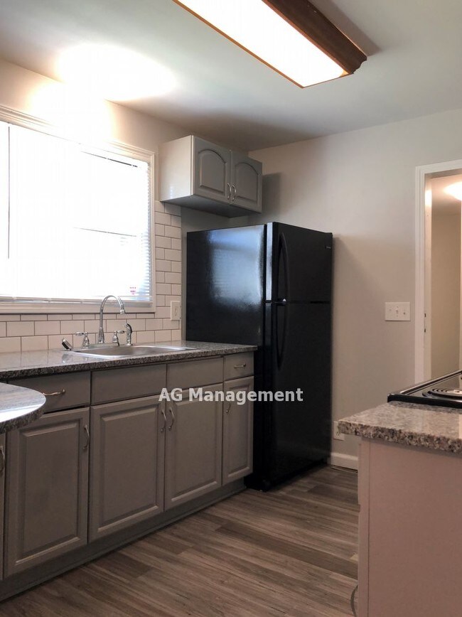 Foto del edificio - 273 W Columbia Ave