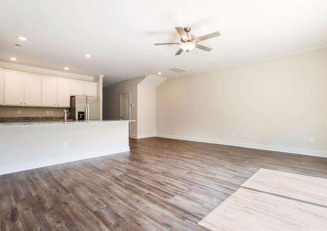 Foto del edificio - 6913 Eddy Point Ln