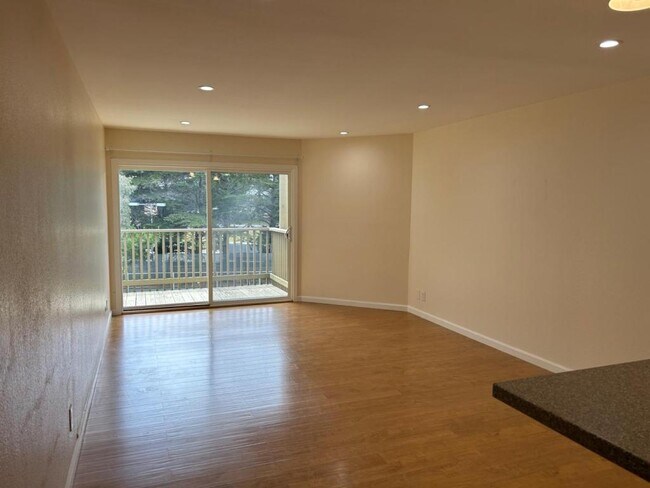 Building Photo - 361 Half Moon Ln #313