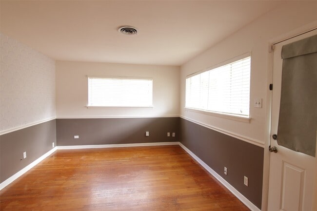 Foto del edificio - 7030 Sharpview Dr