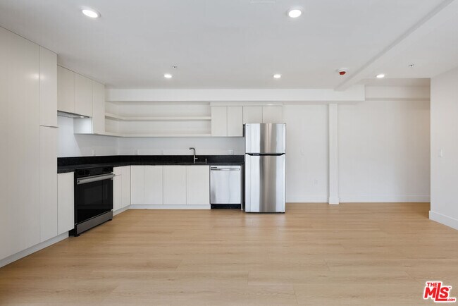 Foto del edificio - 8561 Belmont St