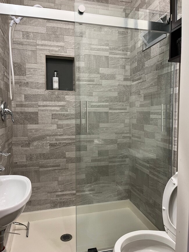 Foto del edificio - 484 Linden St