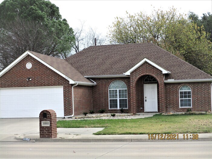 Primary Photo - 6064 Holiday Lane