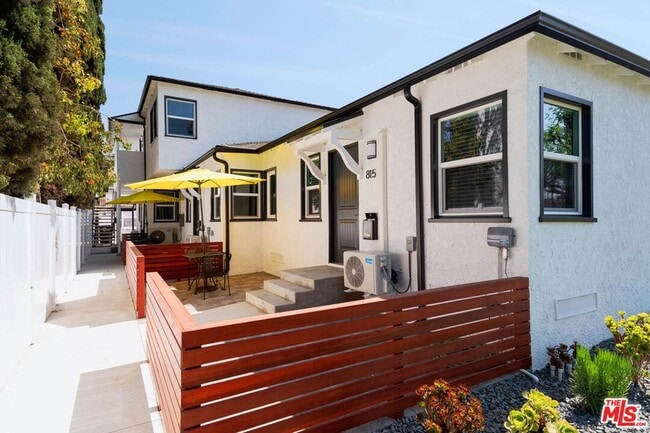 Foto del edificio - 815 W Glenoaks Blvd