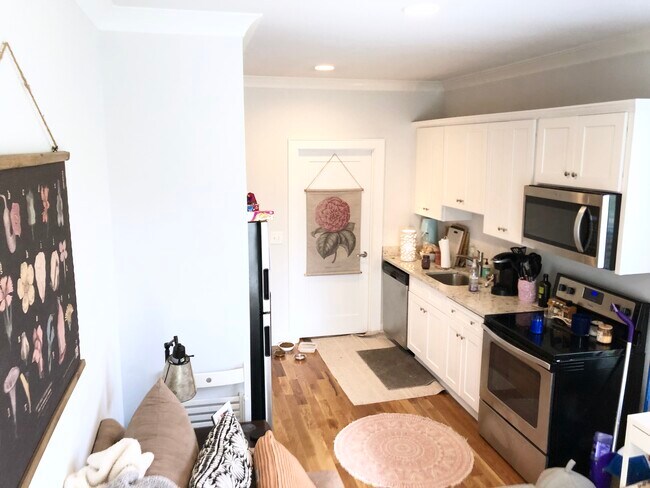 Kitchen/living - 910 Trice Dr