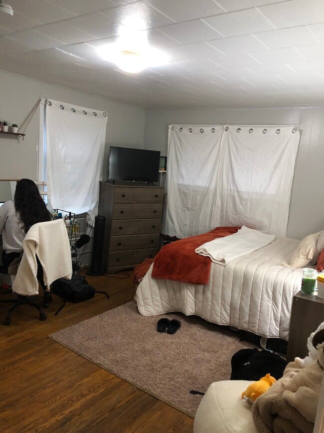 Building Photo - 126 Hudson St