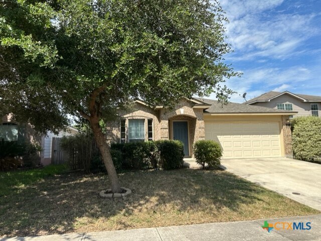 Foto principal - 221 Roadrunner Ave